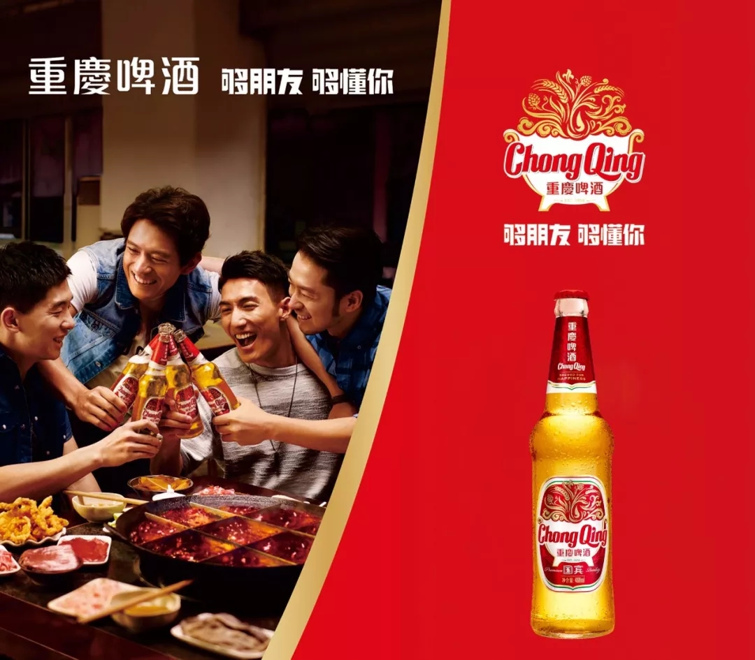 扒完虾壳,整块虾肉塞入嘴中 吮吸着手指残留的汤汁 山城啤酒,知心朋友